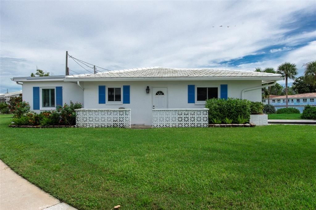 For Sale: $419,900 (2 beds, 2 baths, 1649 Square Feet)