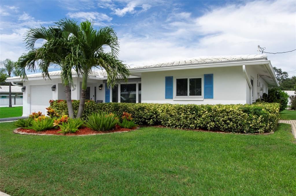For Sale: $419,900 (2 beds, 2 baths, 1649 Square Feet)