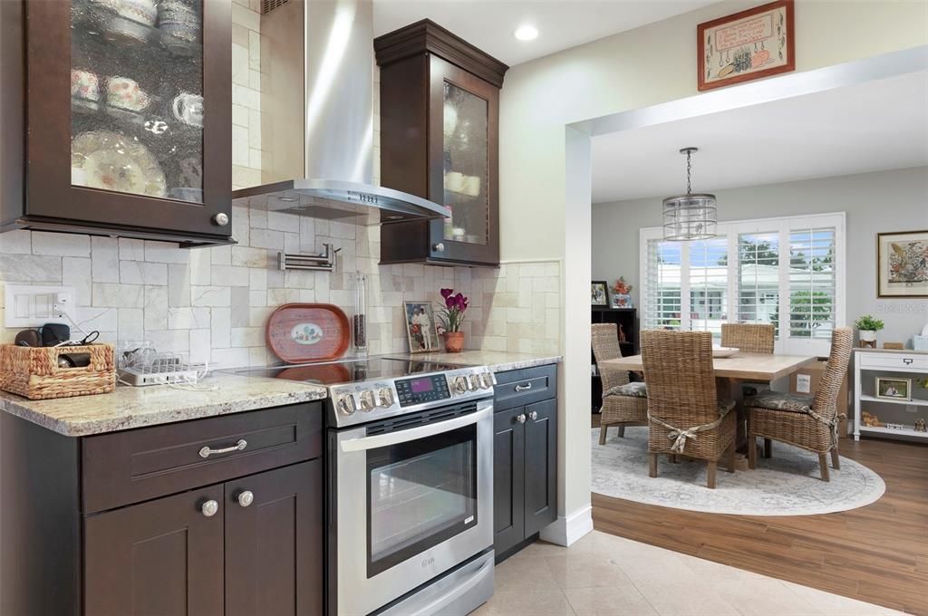 For Sale: $419,900 (2 beds, 2 baths, 1649 Square Feet)