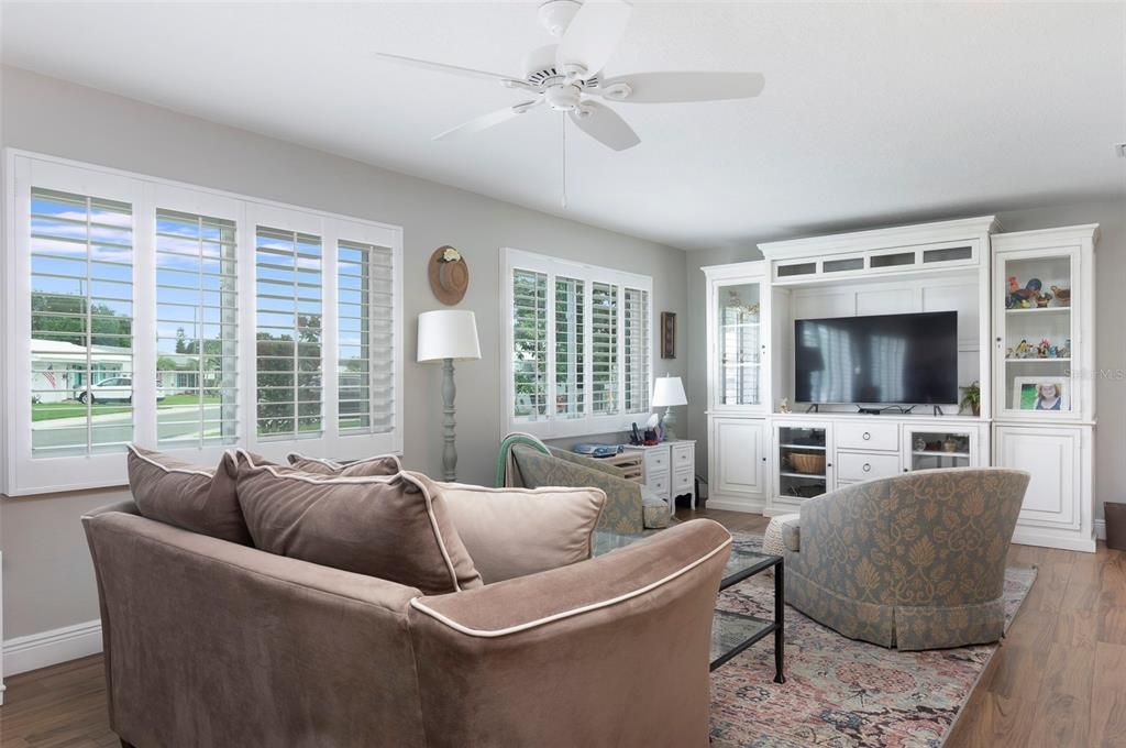 For Sale: $419,900 (2 beds, 2 baths, 1649 Square Feet)