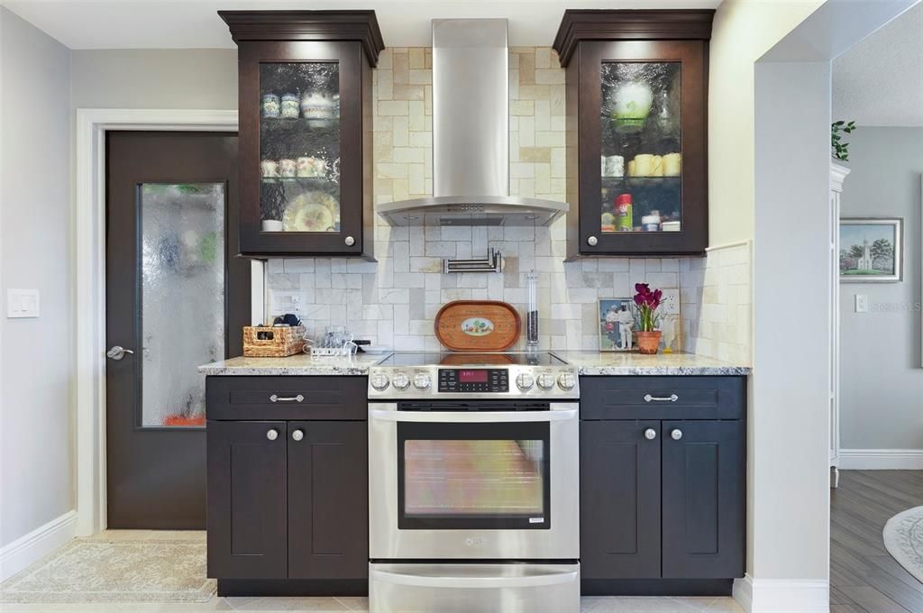 For Sale: $419,900 (2 beds, 2 baths, 1649 Square Feet)