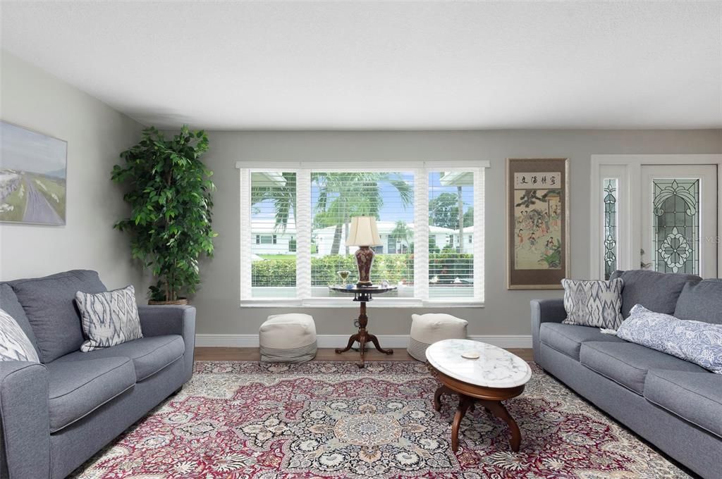 For Sale: $419,900 (2 beds, 2 baths, 1649 Square Feet)