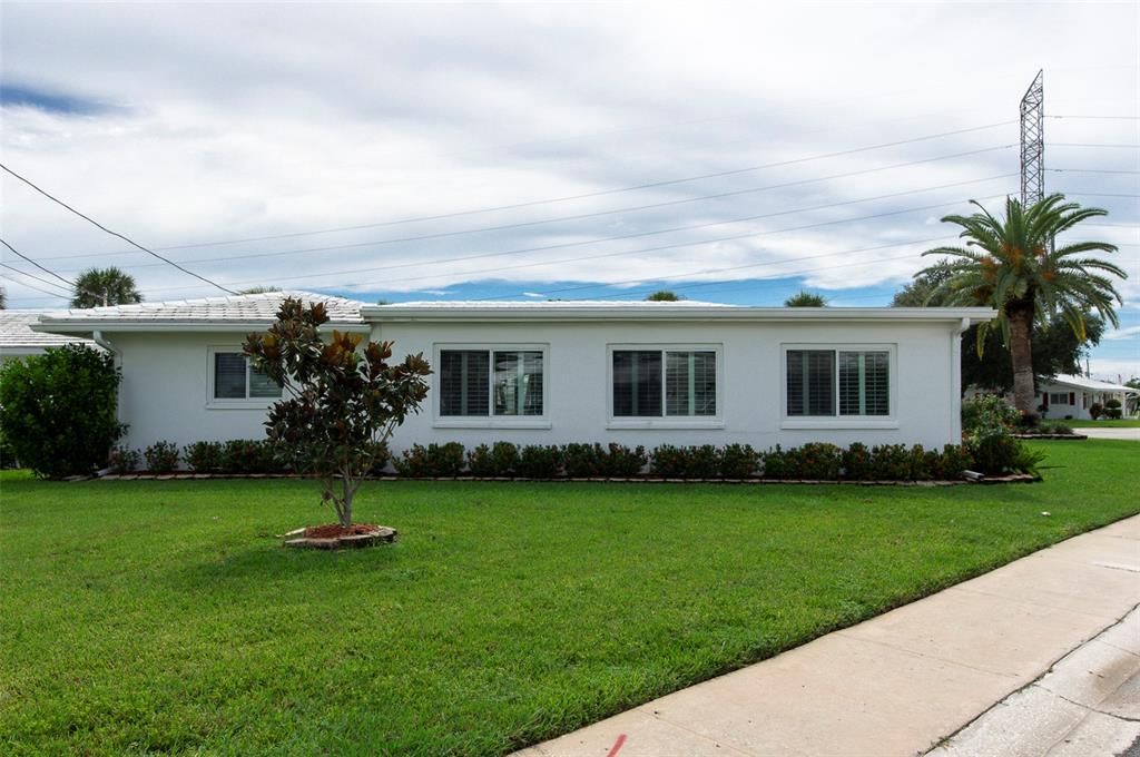 For Sale: $419,900 (2 beds, 2 baths, 1649 Square Feet)