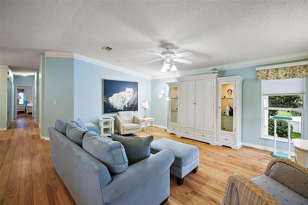 For Sale: $215,000 (2 beds, 2 baths, 1816 Square Feet)