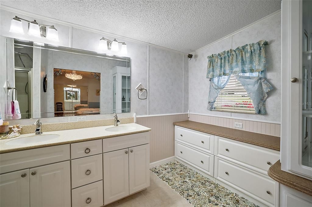 For Sale: $215,000 (2 beds, 2 baths, 1816 Square Feet)