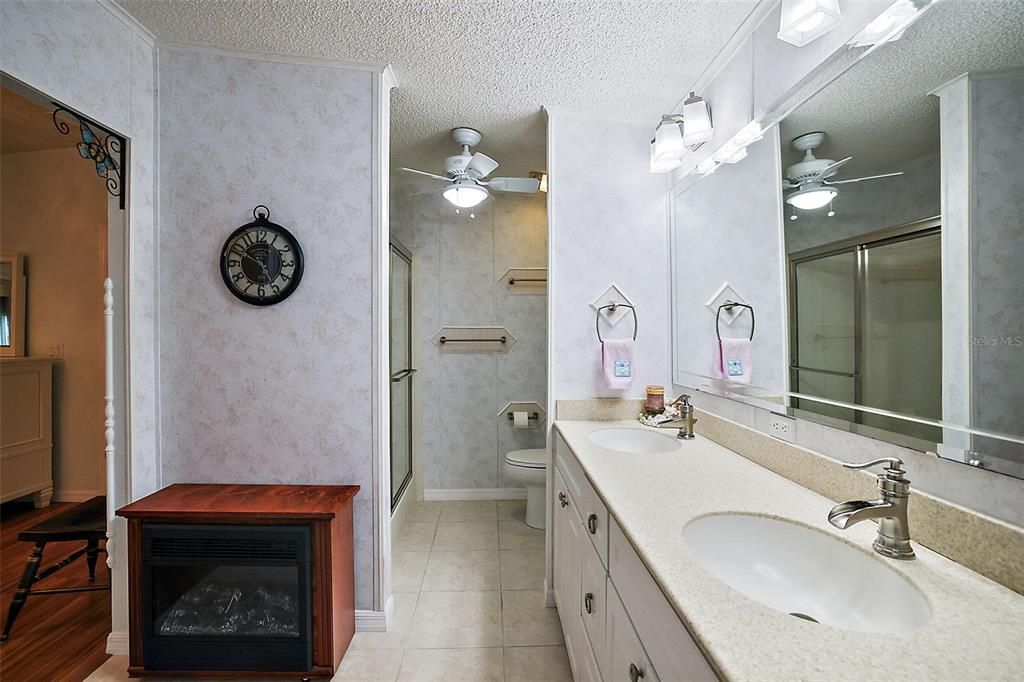 For Sale: $215,000 (2 beds, 2 baths, 1816 Square Feet)
