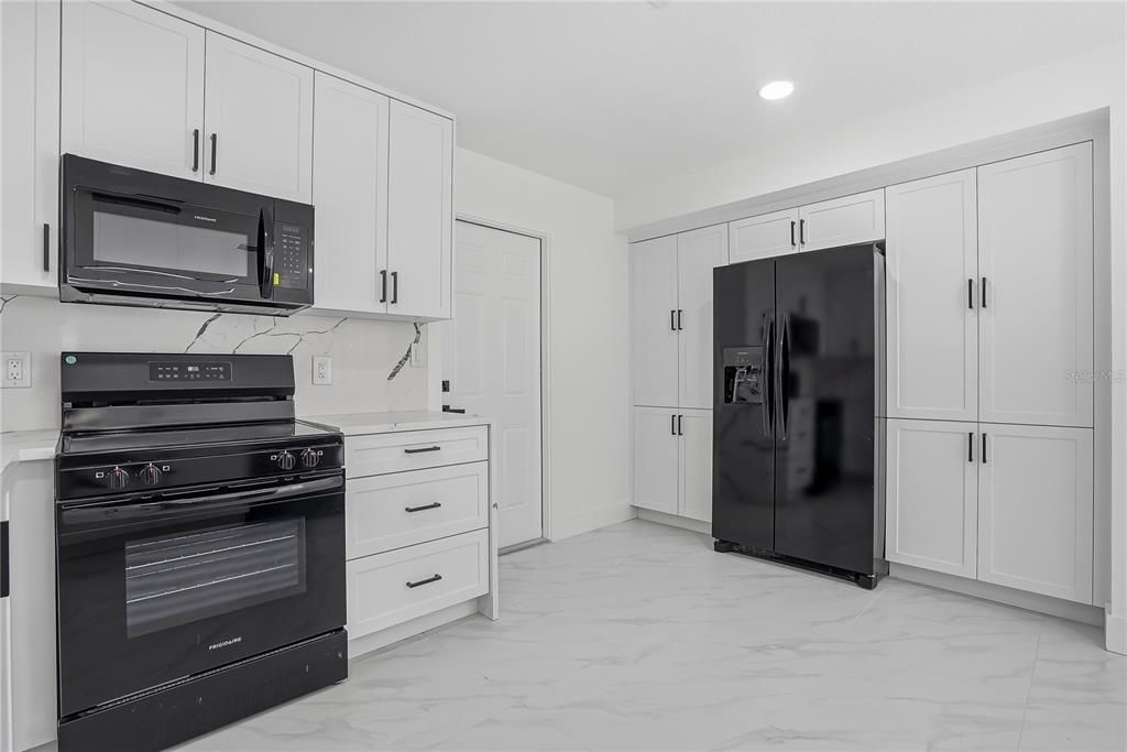 На продажу: $448,000 (4 спален, 2 ванн, 1428 Квадратных фут)