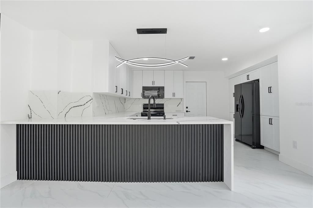 На продажу: $448,000 (4 спален, 2 ванн, 1428 Квадратных фут)