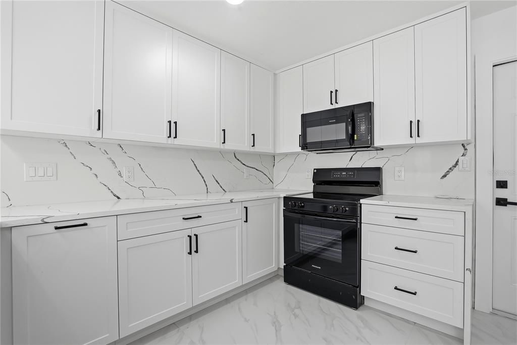 На продажу: $448,000 (4 спален, 2 ванн, 1428 Квадратных фут)