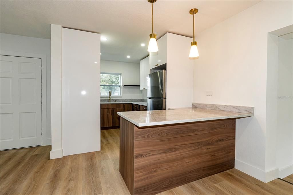 На продажу: $419,998 (4 спален, 2 ванн, 1680 Квадратных фут)