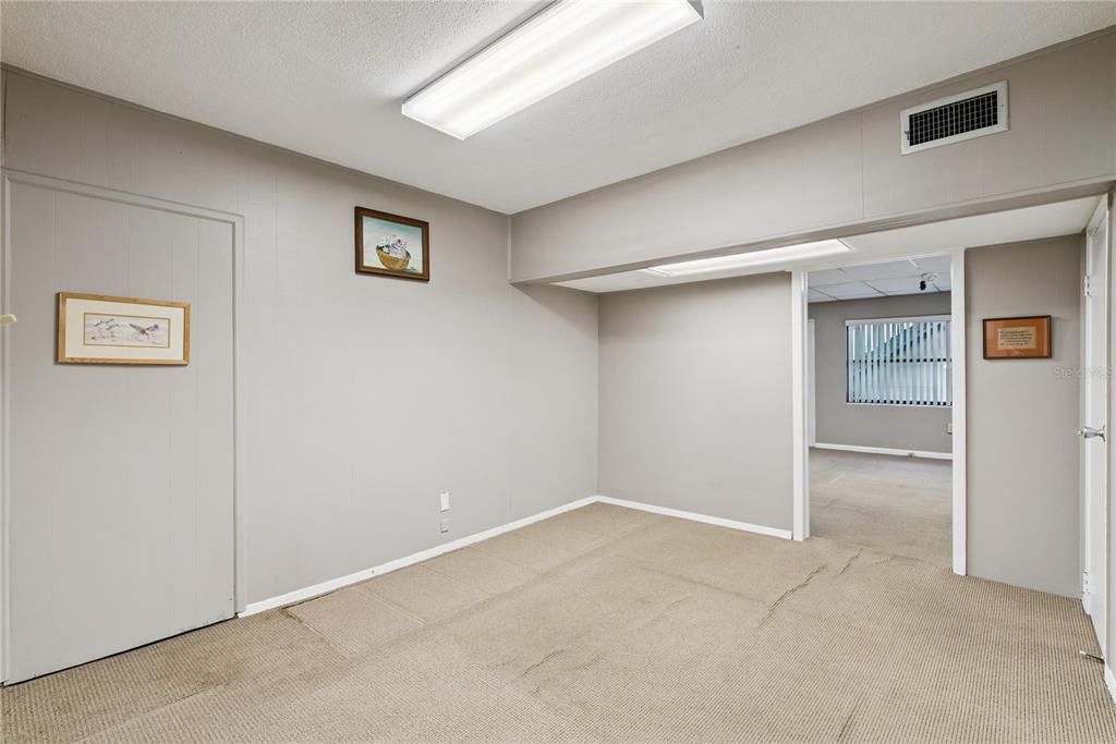 For Sale: $695,000 (6 beds, 5 baths, 3048 Square Feet)