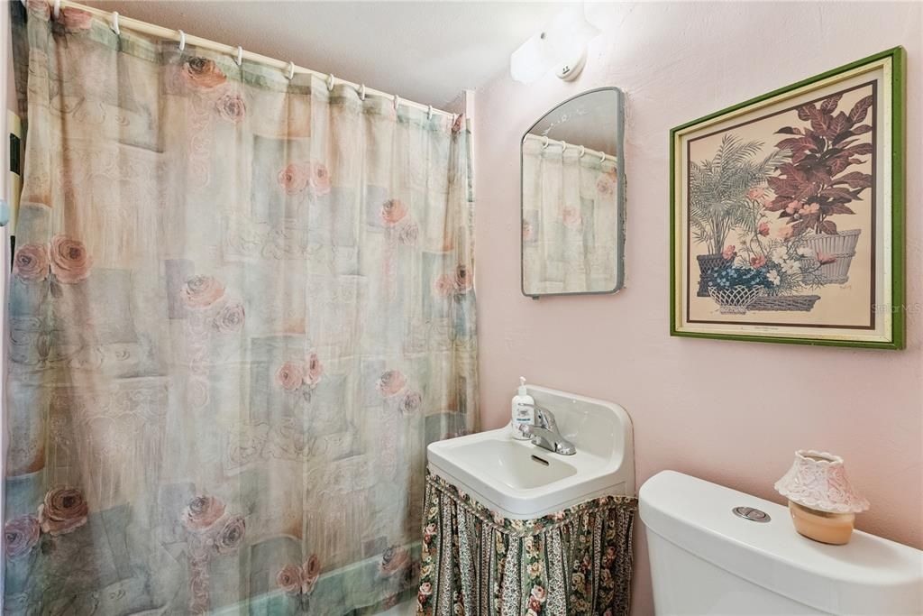For Sale: $695,000 (6 beds, 5 baths, 3048 Square Feet)