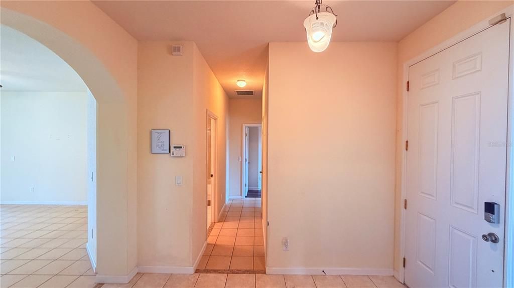 En Renta: $2,400 (4 camas, 3 baños, 1744 Pies cuadrados)