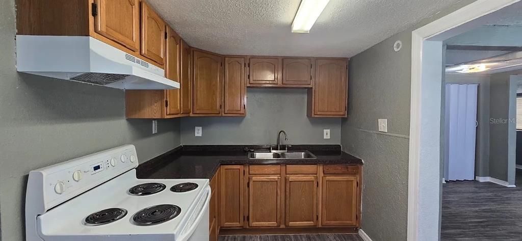 En Venta: $299,950 (4 camas, 2 baños, 1435 Pies cuadrados)