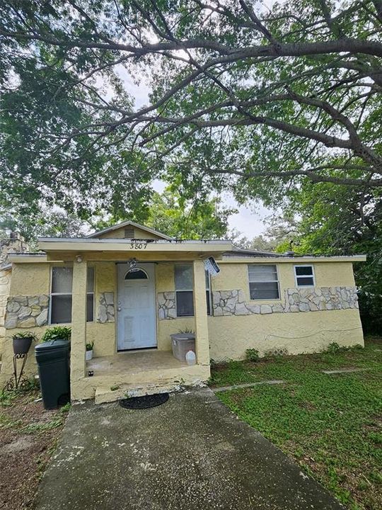 En Venta: $299,950 (4 camas, 2 baños, 1435 Pies cuadrados)