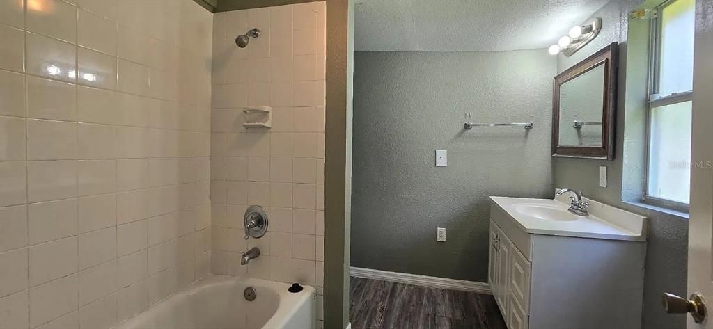 En Venta: $299,950 (4 camas, 2 baños, 1435 Pies cuadrados)