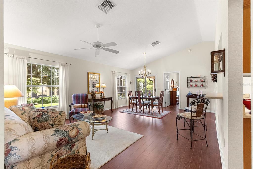 For Sale: $299,900 (3 beds, 2 baths, 1475 Square Feet)
