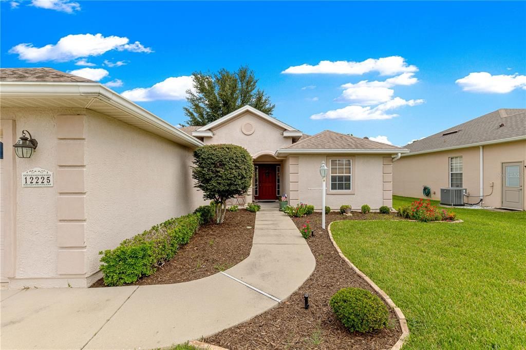 For Sale: $299,900 (3 beds, 2 baths, 1475 Square Feet)