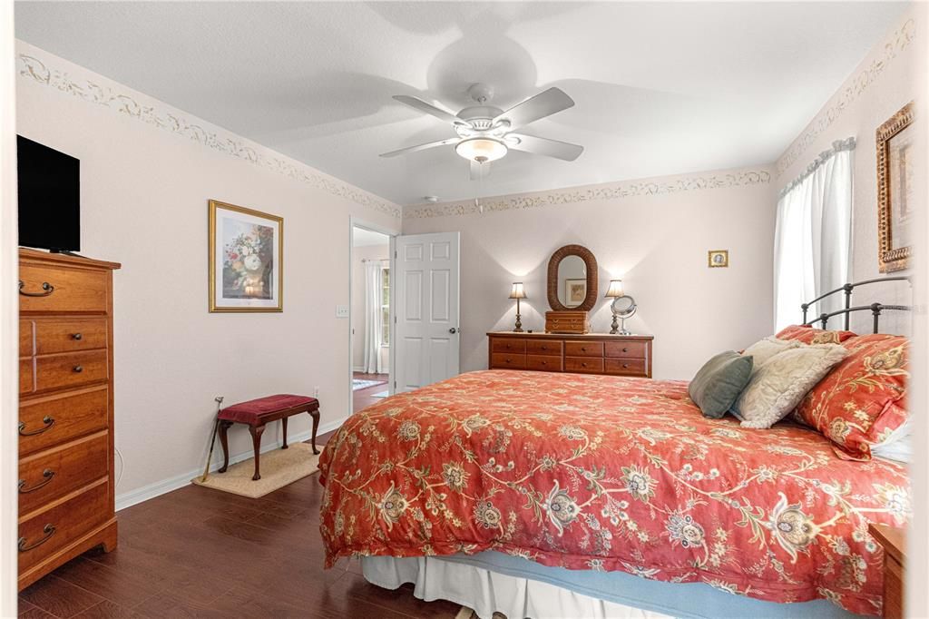 For Sale: $299,900 (3 beds, 2 baths, 1475 Square Feet)