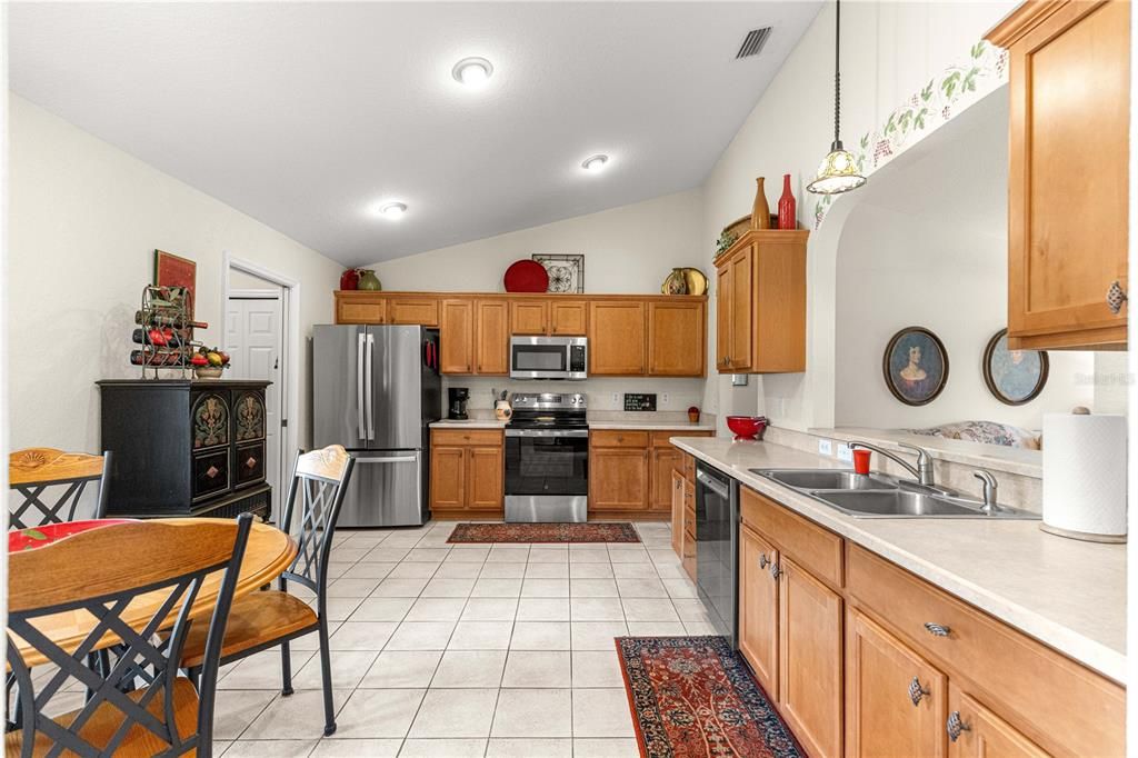 For Sale: $299,900 (3 beds, 2 baths, 1475 Square Feet)