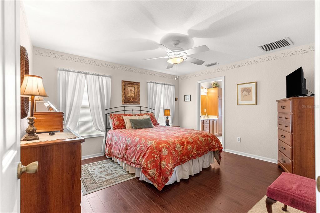 For Sale: $299,900 (3 beds, 2 baths, 1475 Square Feet)