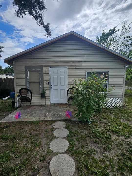 На продажу: $256,990 (2 спален, 1 ванн, 1060 Квадратных фут)