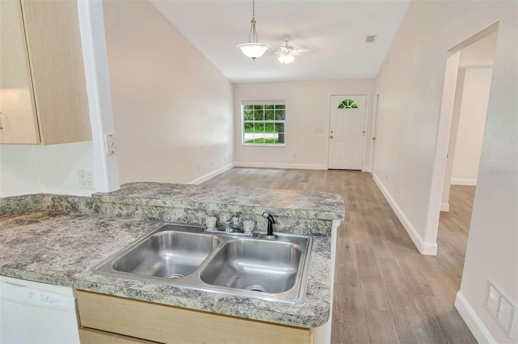 For Rent: $1,750 (3 beds, 2 baths, 1184 Square Feet)