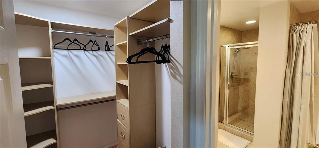 For Rent: $3,200 (3 beds, 2 baths, 1294 Square Feet)