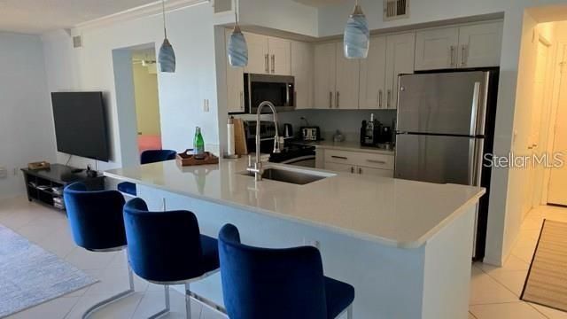 For Rent: $3,200 (3 beds, 2 baths, 1294 Square Feet)