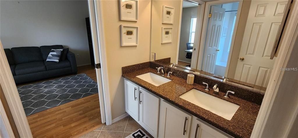 For Rent: $3,200 (3 beds, 2 baths, 1294 Square Feet)