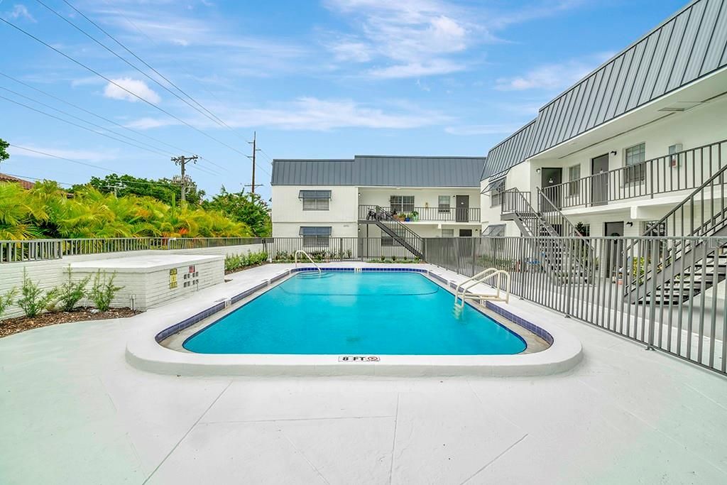 For Rent: $1,950 (2 beds, 1 baths, 800 Square Feet)
