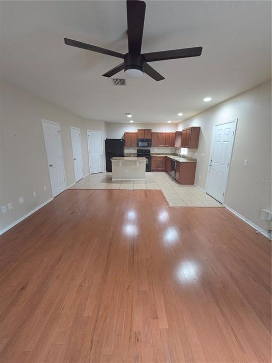 For Sale: $215,000 (2 beds, 2 baths, 1320 Square Feet)