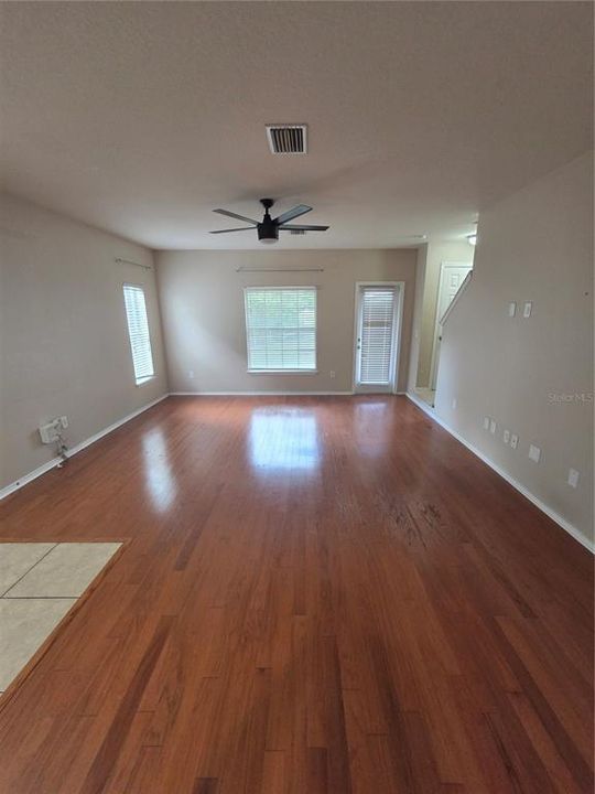 For Sale: $215,000 (2 beds, 2 baths, 1320 Square Feet)