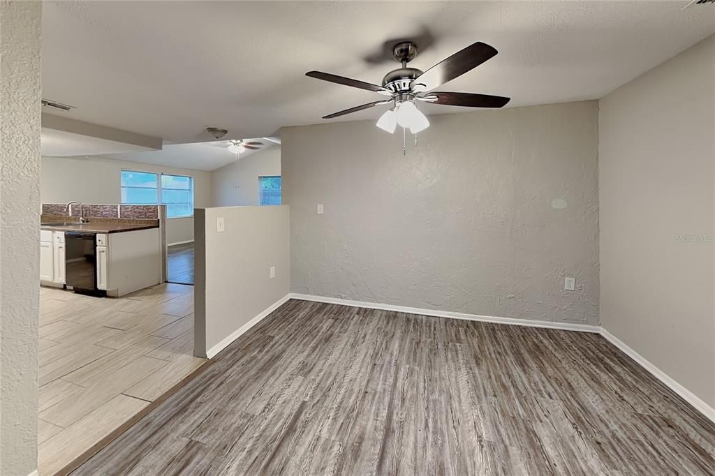 For Rent: $1,650 (3 beds, 2 baths, 1495 Square Feet)