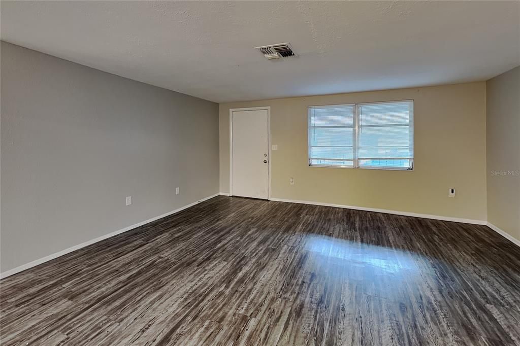 For Rent: $1,650 (3 beds, 2 baths, 1495 Square Feet)