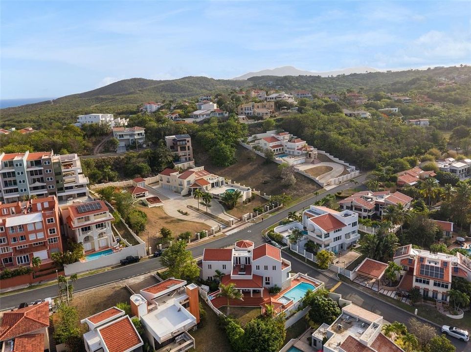На продажу: $1,800,000 (6 спален, 4 ванн, 4073 Квадратных фут)