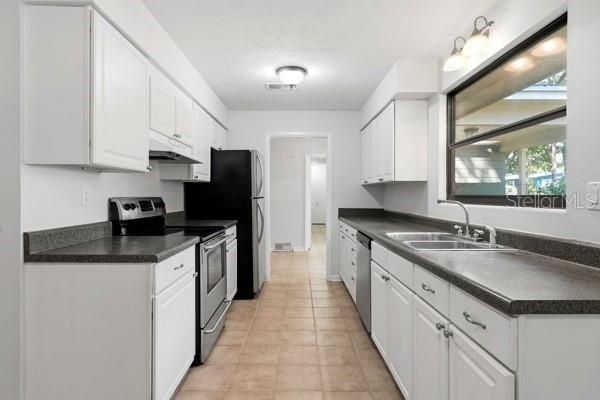 For Sale: $399,000 (4 beds, 3 baths, 2646 Square Feet)