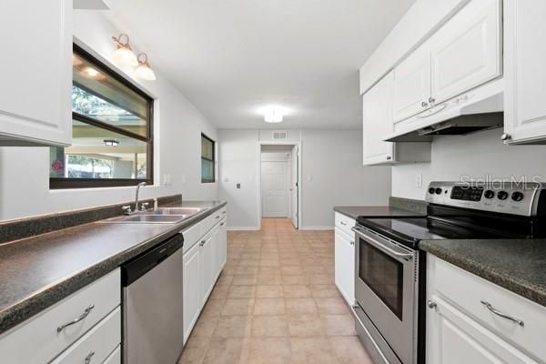 For Sale: $399,000 (4 beds, 3 baths, 2646 Square Feet)