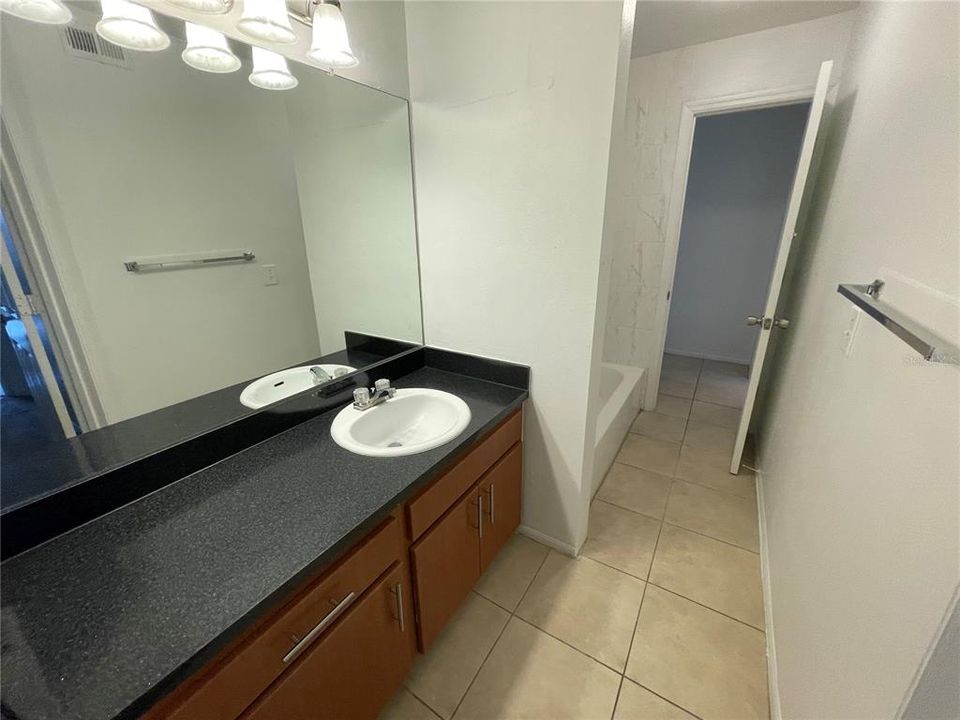 В аренду: $1,800 (3 спален, 2 ванн, 1246 Квадратных фут)