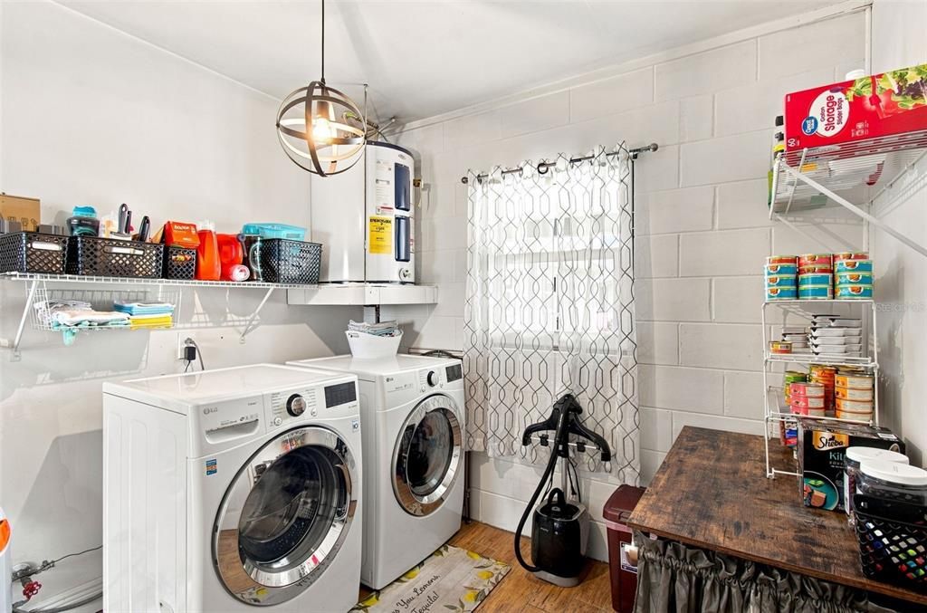 Active With Contract: $395,000 (3 beds, 2 baths, 1815 Square Feet)