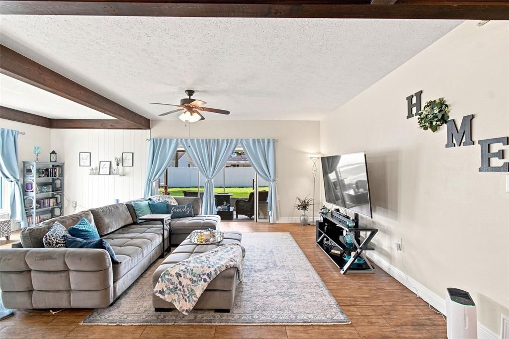Active With Contract: $395,000 (3 beds, 2 baths, 1815 Square Feet)