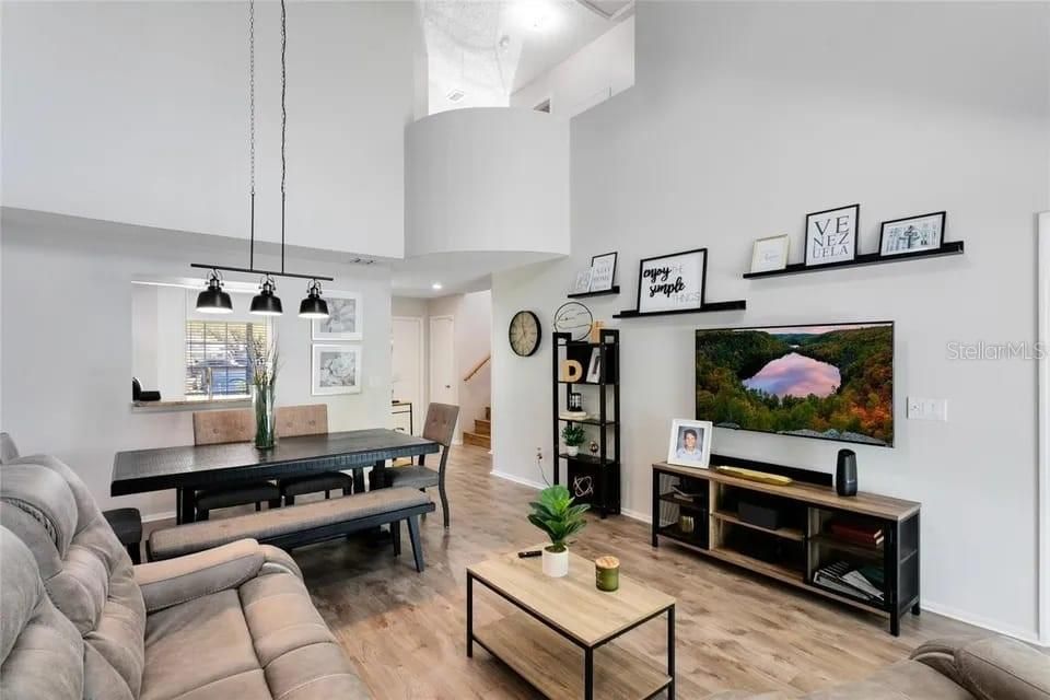 En Venta: $289,900 (3 camas, 2 baños, 1293 Pies cuadrados)