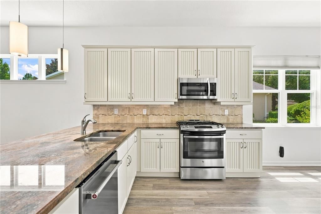 For Sale: $385,000 (2 beds, 2 baths, 1655 Square Feet)