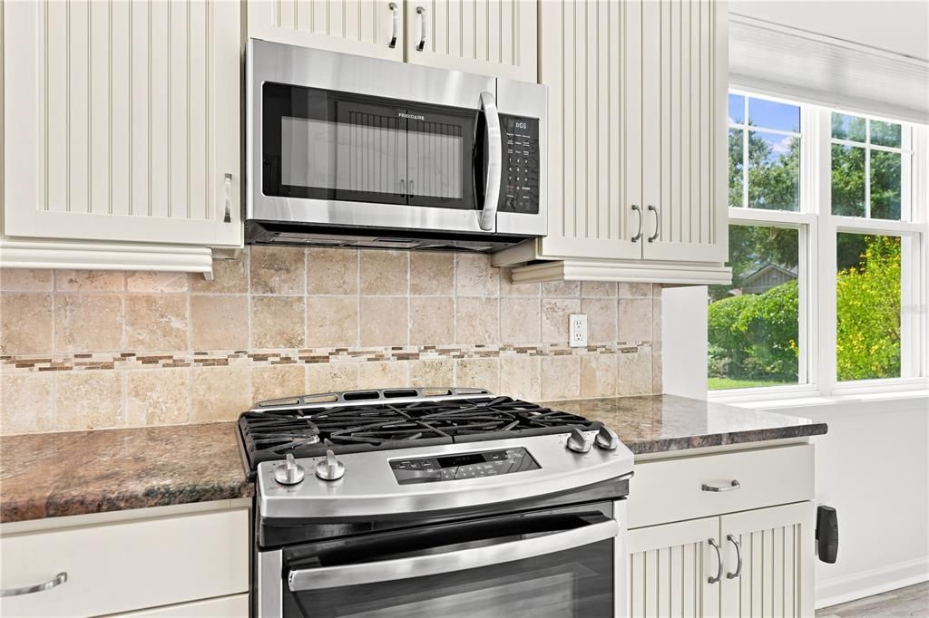 For Sale: $385,000 (2 beds, 2 baths, 1655 Square Feet)