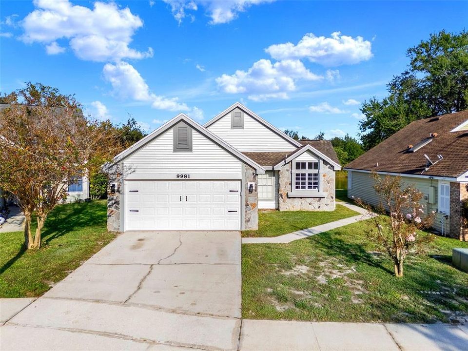 For Sale: $379,000 (3 beds, 2 baths, 1219 Square Feet)