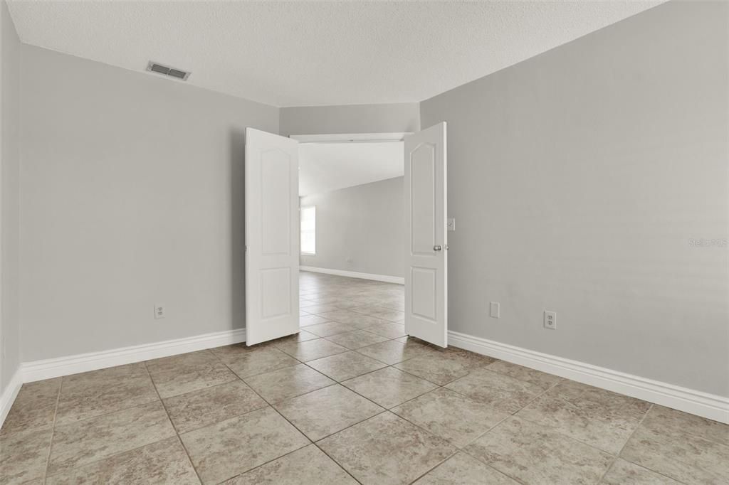 For Sale: $379,000 (3 beds, 2 baths, 1219 Square Feet)
