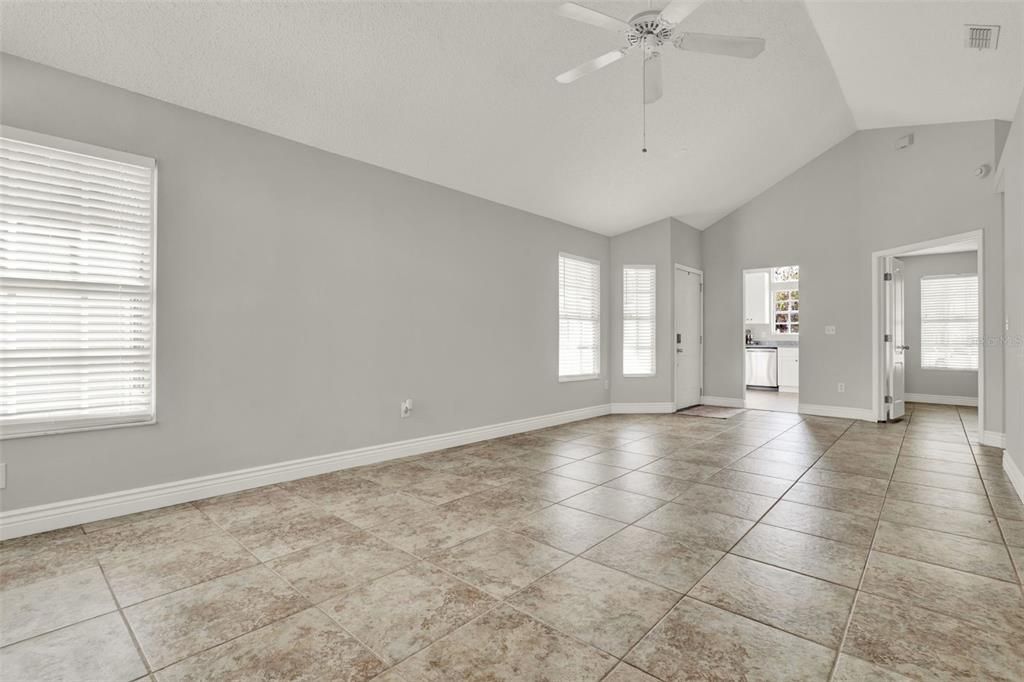 For Sale: $379,000 (3 beds, 2 baths, 1219 Square Feet)