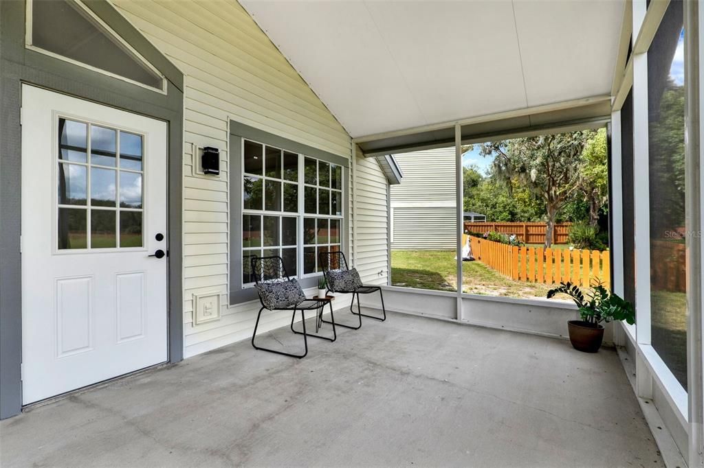For Sale: $379,000 (3 beds, 2 baths, 1219 Square Feet)