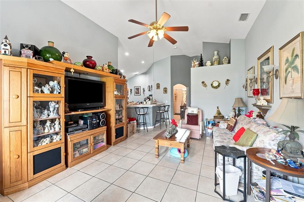 For Sale: $309,900 (3 beds, 2 baths, 1610 Square Feet)