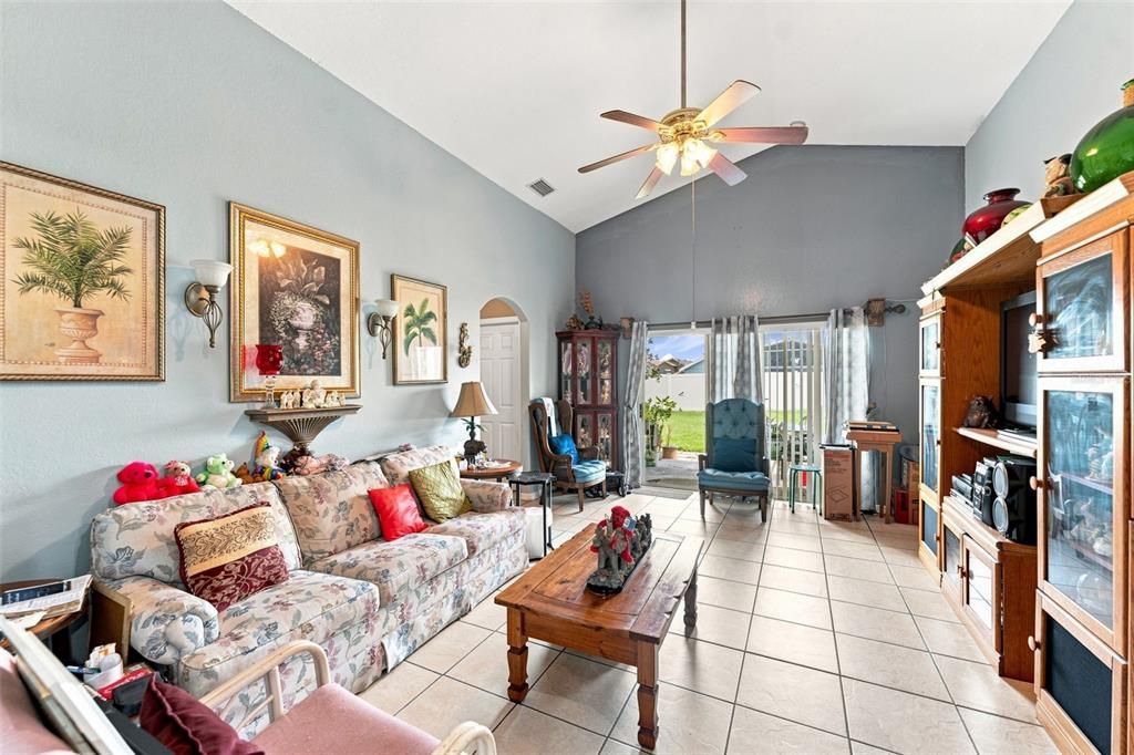 For Sale: $309,900 (3 beds, 2 baths, 1610 Square Feet)